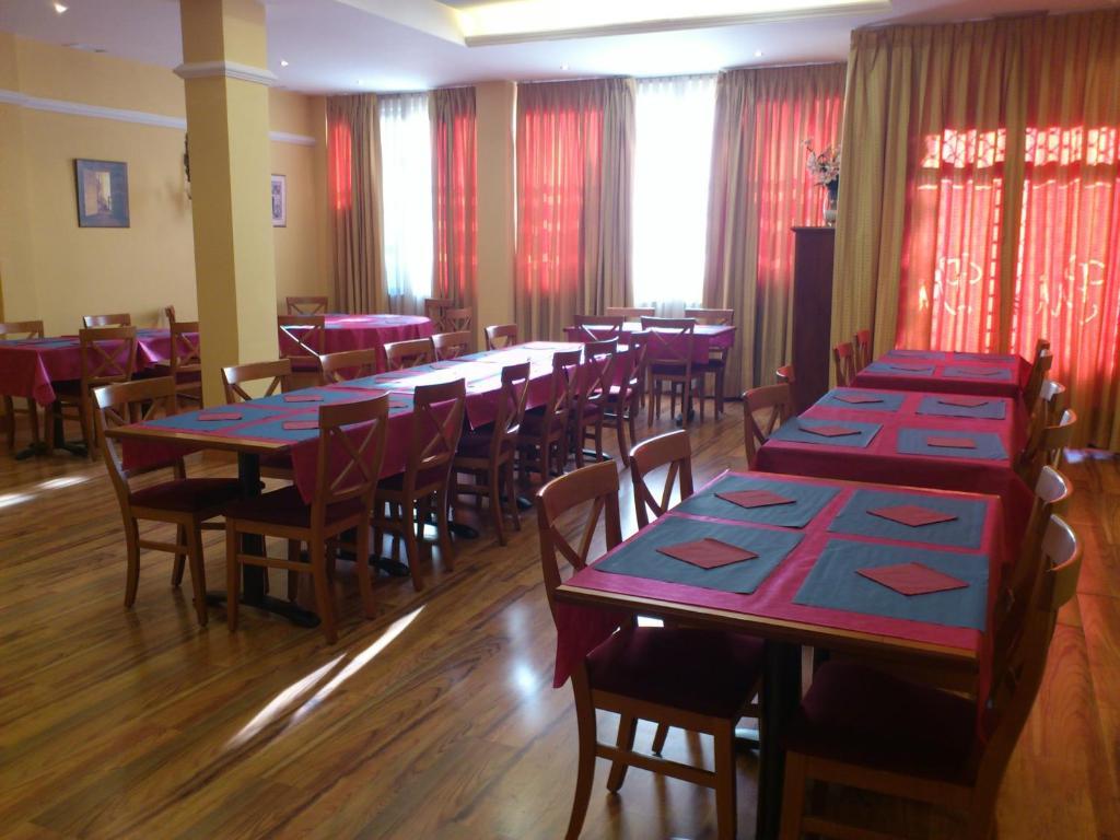 Hostal Plaza Mayor Torrejon de Ardoz Exterior photo
